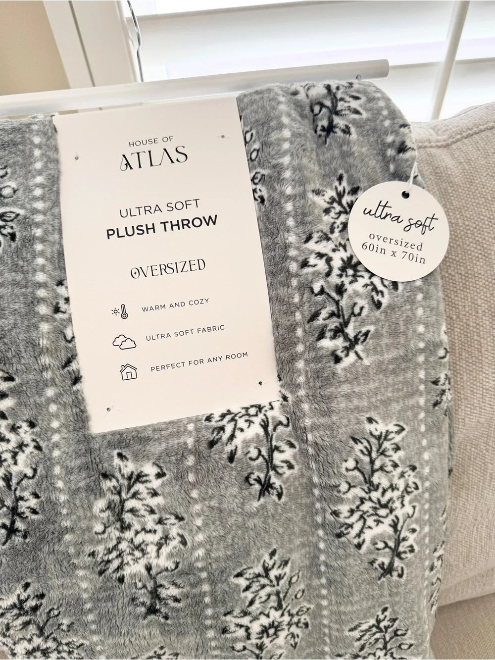 House of Atlas Ultra-Soft Plush Throw - Gray Floral Pattern
